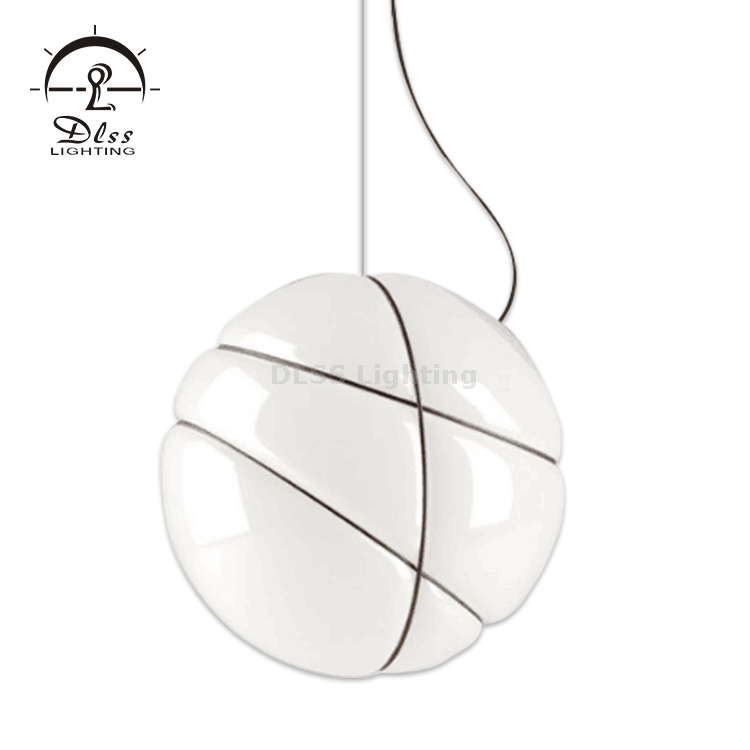 مصباح Penant الزجاج الأبيض المعدني الحديث من Globe منتصف القرن مع غطاء زجاجي أبيض حليبي لغرفة النوم ، مصباح متدلي على شكل كرة أرضية