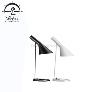 مصباح طاولة بتصميمات بسيطة من أفضل الموردين لمجموعة الإضاءة ، أبيض / أسود