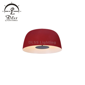 DLSS مصباح سقف حديث متدفق ، طلاء معدني بسيط باللون الأحمر بالقرب من تركيبات إضاءة السقف ، سقف دائري الشكل